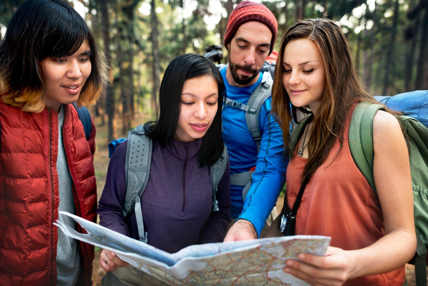 The Role of Printed Maps and Guides in Enhancing Tourist Experience
